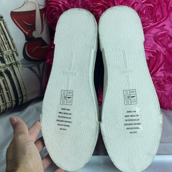 (D) Black suede sneakers from DOLCE VITA, size 9.5 - Picture 6 of 9